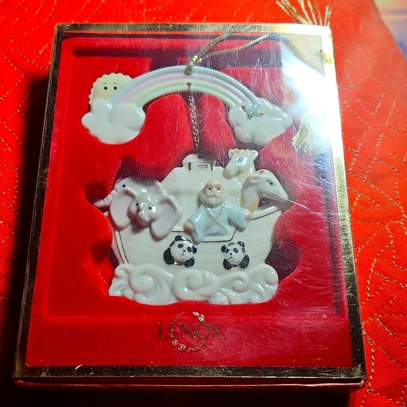 Lenox Noah's Ark Porcelain Collectible Ornament. - Picture 8 of 10